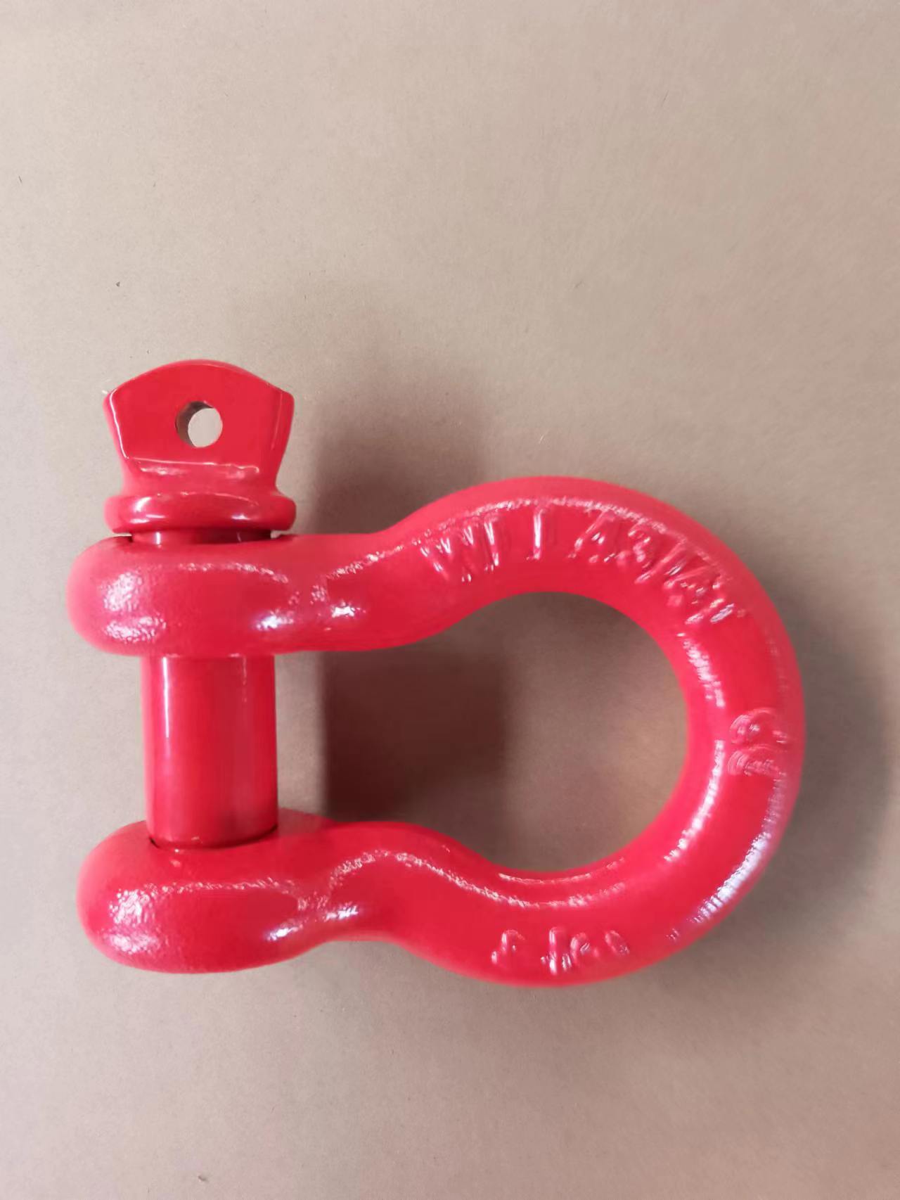 Towing shackle